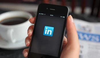 linkedin em dispositivo móvel